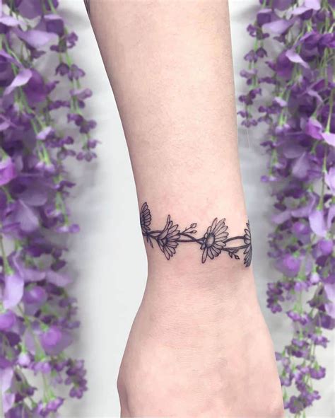 daisy chain tattoo|daisy fine line tattoo.